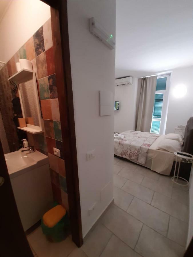 Casa Chicca Hotel ลาสเปเซีย ภายนอก รูปภาพ